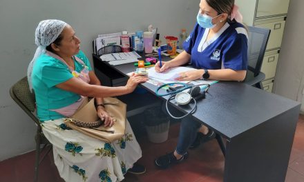 Servicios gratuitos de medicina general en Casa de la Mujer Teclena
