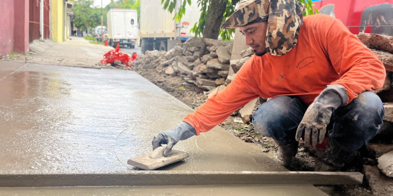 Proyecto de reconstrucción de aceras se extiende en todo Santa Tecla